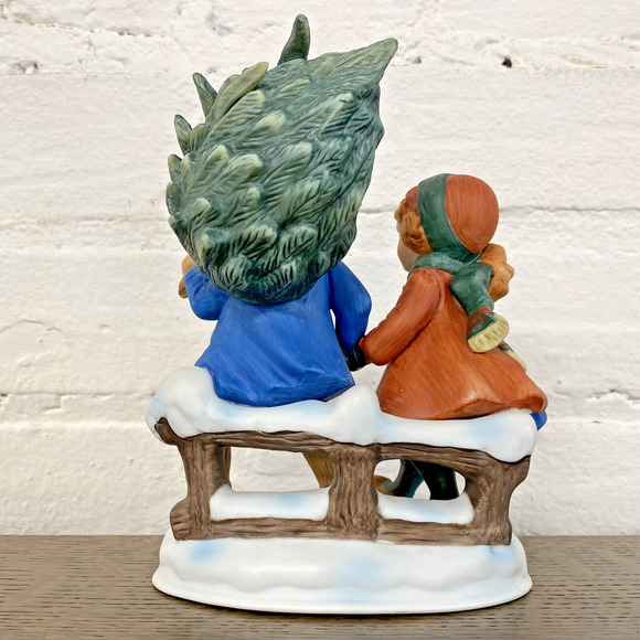 AVON Figurine Sharing The Christmas Spirit (1981) Christmas Memories 1st Edition - Picture 7 of 16